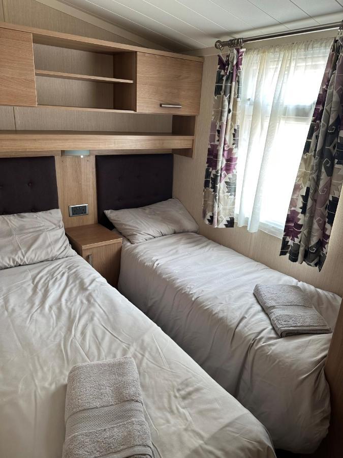 Sea Breeze Cabin Poole Exterior foto