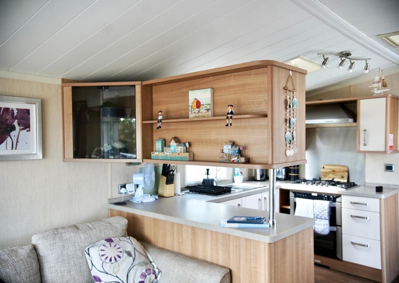 Sea Breeze Cabin Poole Exterior foto