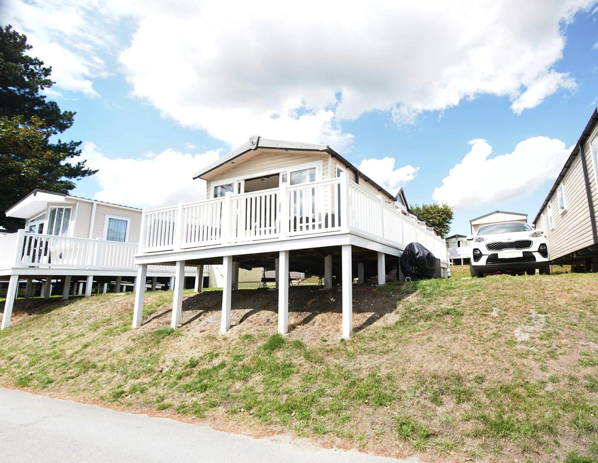 Sea Breeze Cabin Poole Exterior foto
